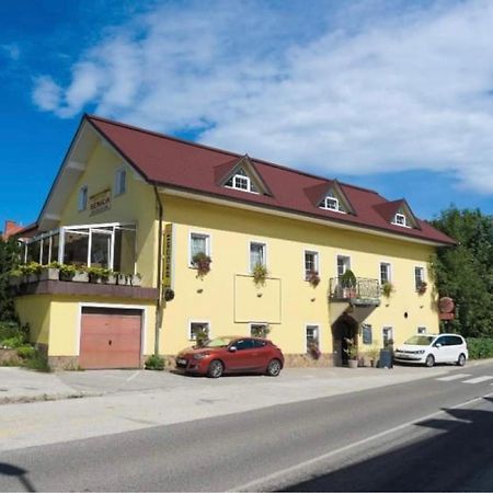 Hôtel Gostisce Senica à Senovo Extérieur photo
