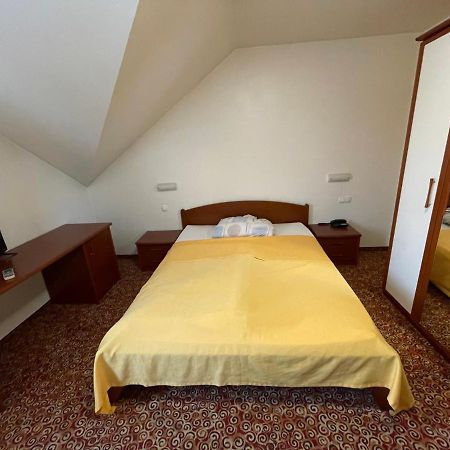 Hôtel Gostisce Senica à Senovo Extérieur photo
