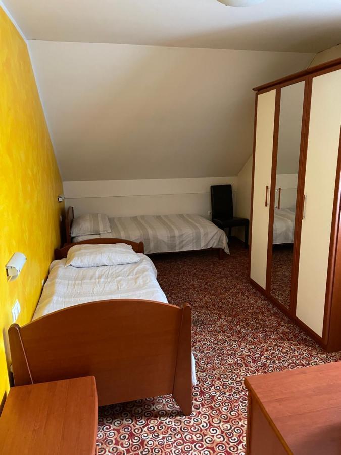 Hôtel Gostisce Senica à Senovo Extérieur photo