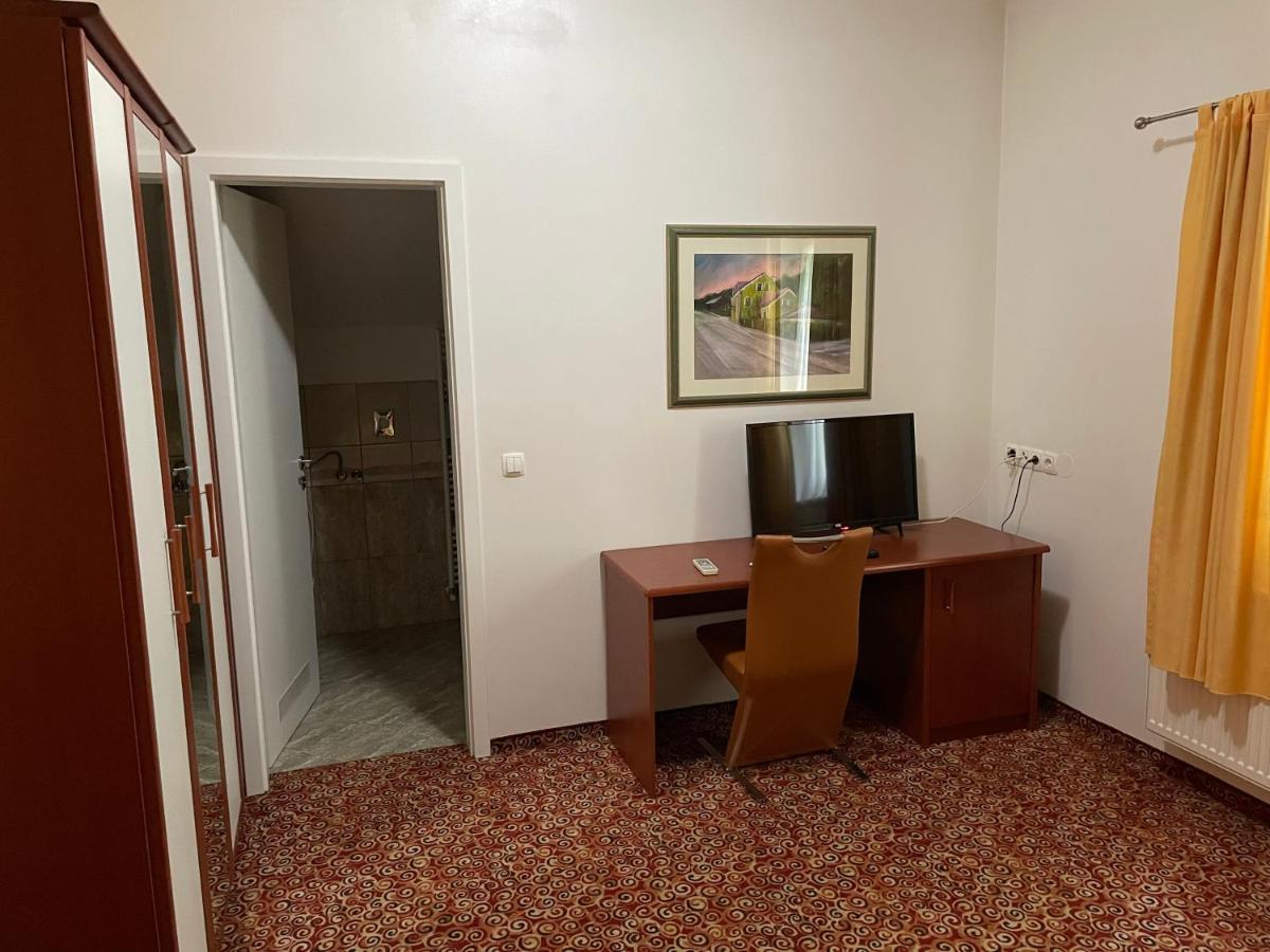 Hôtel Gostisce Senica à Senovo Extérieur photo