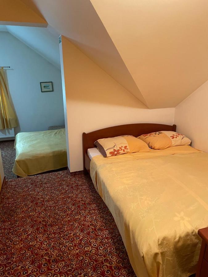 Hôtel Gostisce Senica à Senovo Extérieur photo